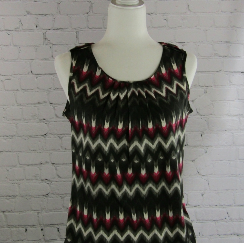 Banana Republic Black Chevron Unlined Pleat Neck Spring Blouse Lightweight Tank